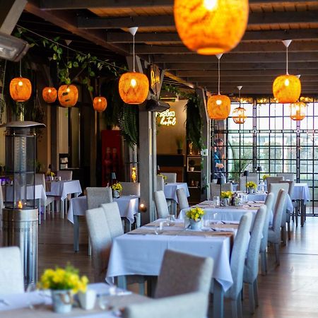 Hotel Restaurant Alesia Corunca Exteriör bild